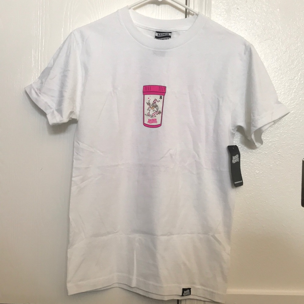 Men’s broken promises zumiez graphic shirt. Size is men’s US SMALL